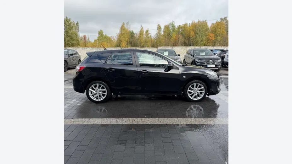 MAZDA 3 -