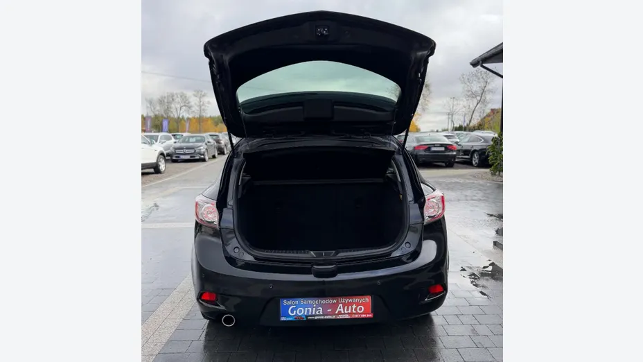 MAZDA 3 -
