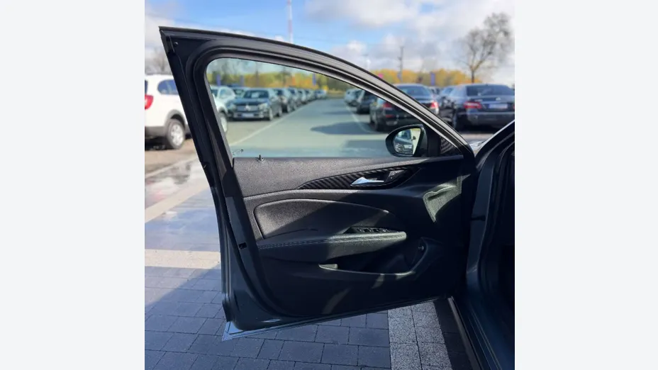 OPEL Insignia -