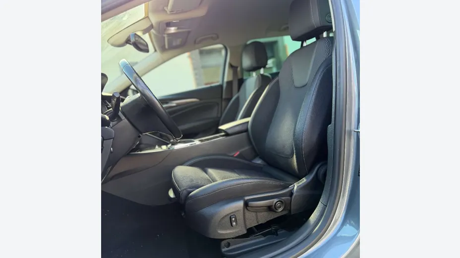 OPEL Insignia -