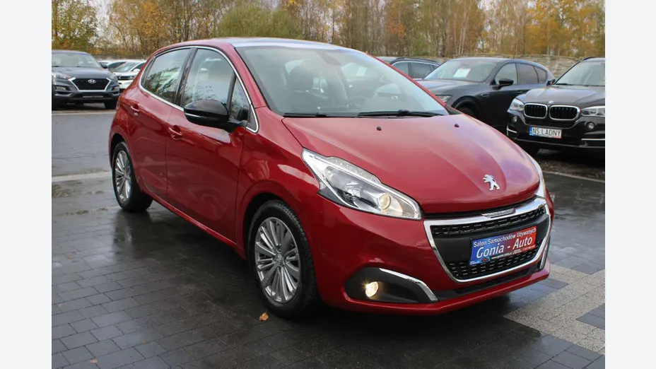 PEUGEOT 208 -