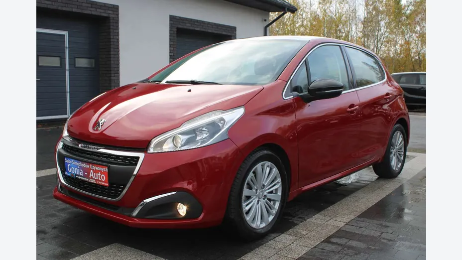 PEUGEOT 208 -