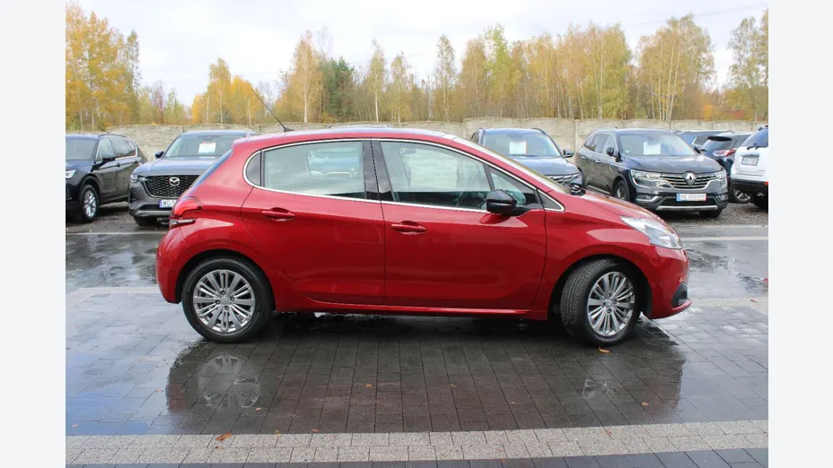 PEUGEOT 208 -