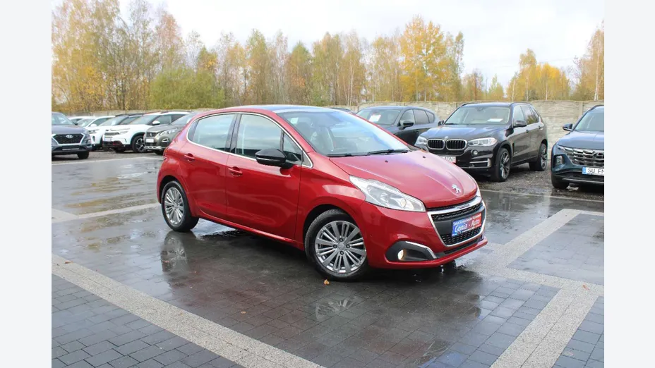PEUGEOT 208 -