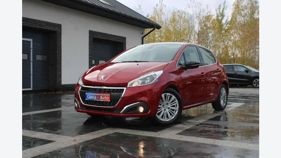 PEUGEOT 208 -