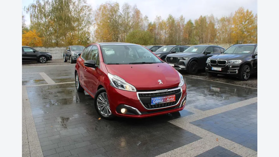 PEUGEOT 208 -