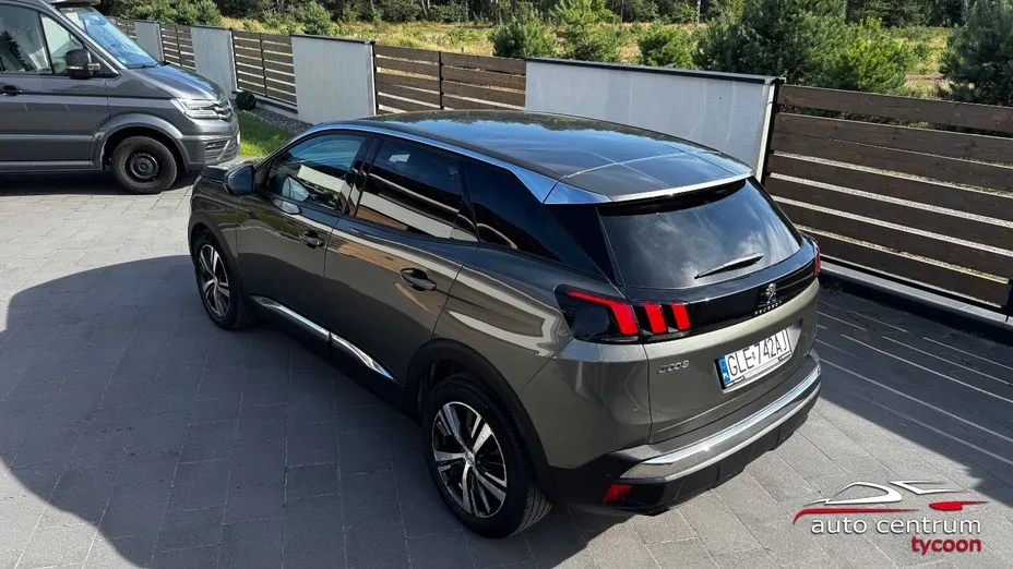 PEUGEOT 3008 -