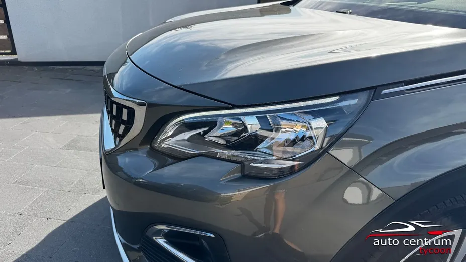 PEUGEOT 3008 -