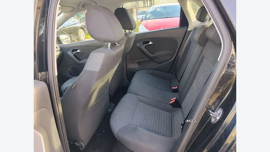 VOLKSWAGEN Polo -