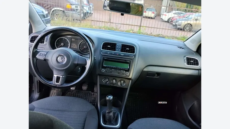 VOLKSWAGEN Polo -