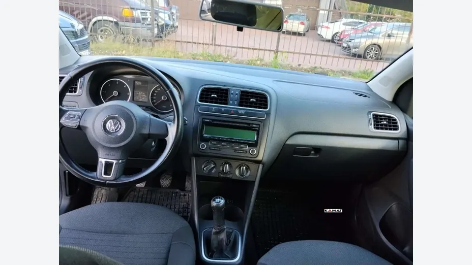 VOLKSWAGEN Polo -