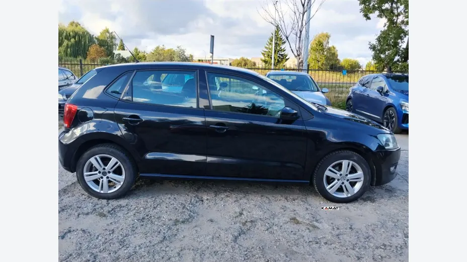 VOLKSWAGEN Polo -