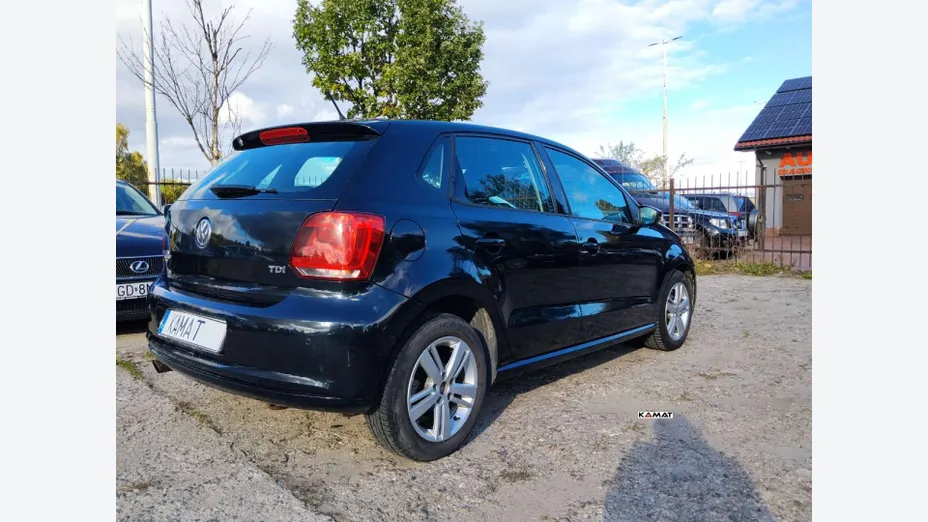 VOLKSWAGEN Polo -