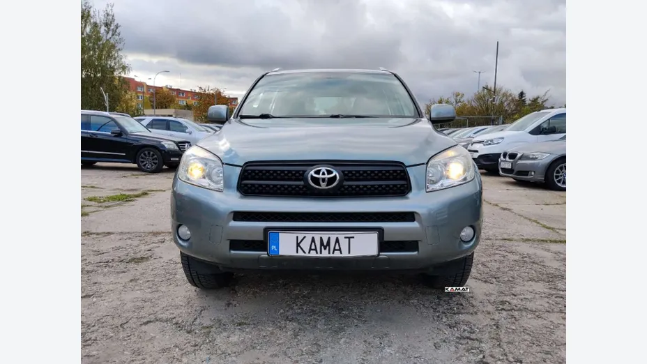 TOYOTA RAV4 -