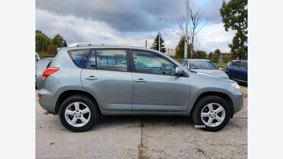 TOYOTA RAV4 -