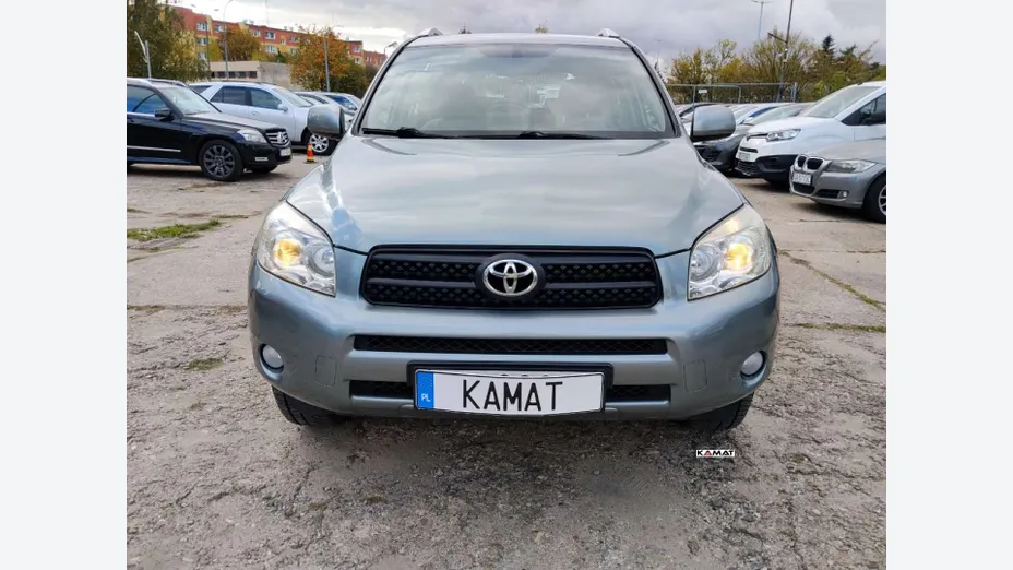 TOYOTA RAV4 -