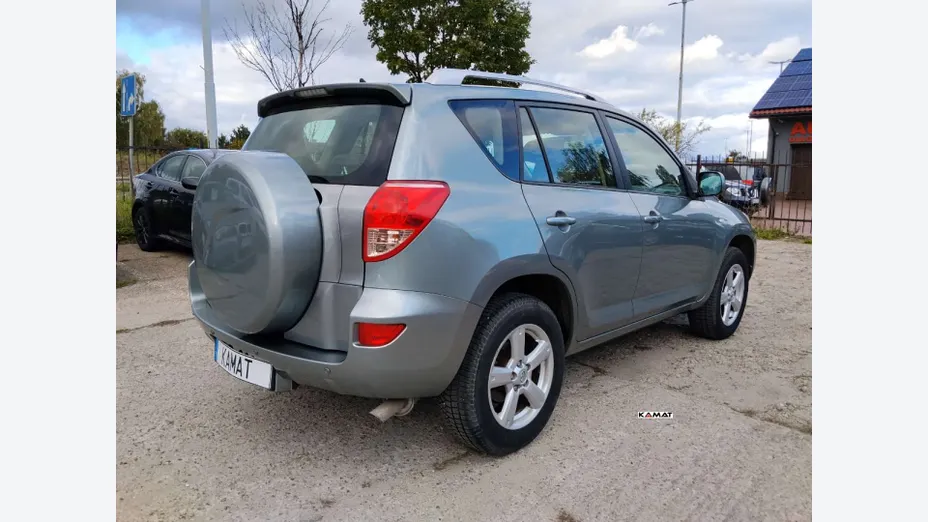 TOYOTA RAV4 -
