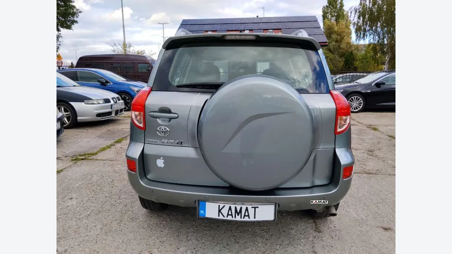 TOYOTA RAV4 -