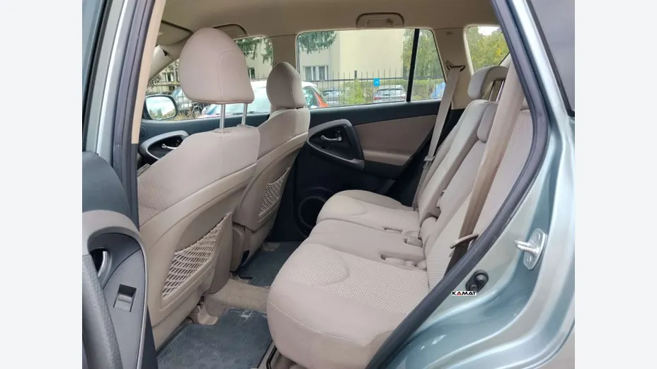 TOYOTA RAV4 -
