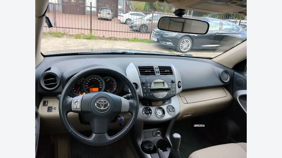 TOYOTA RAV4 -