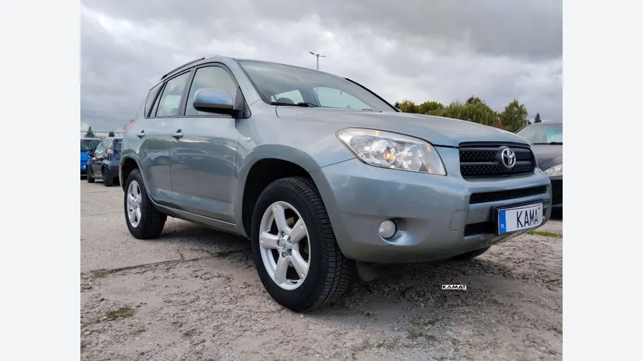 TOYOTA RAV4 -