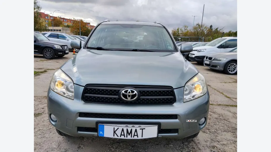 TOYOTA RAV4 -