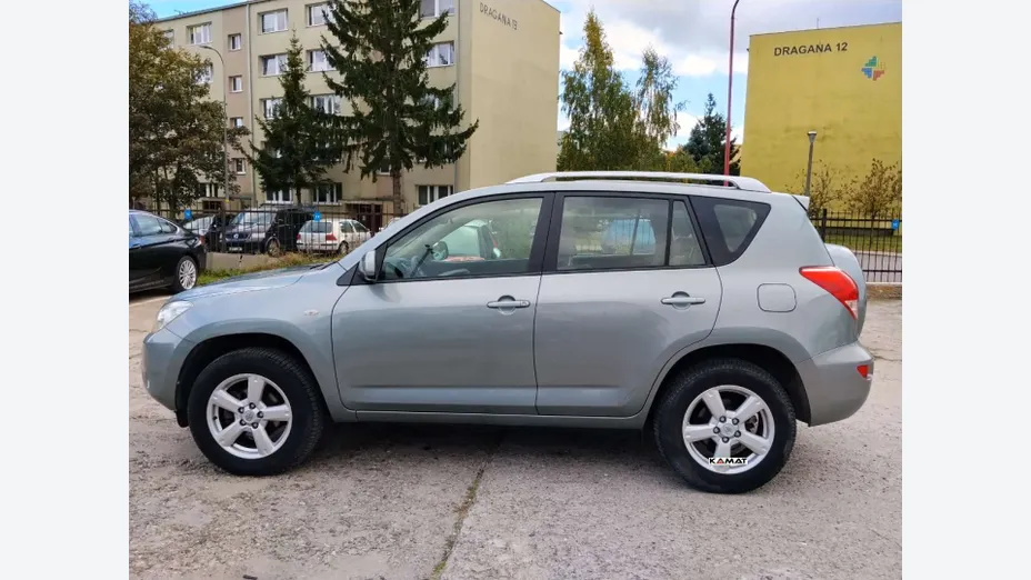 TOYOTA RAV4 -