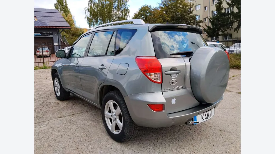 TOYOTA RAV4 -