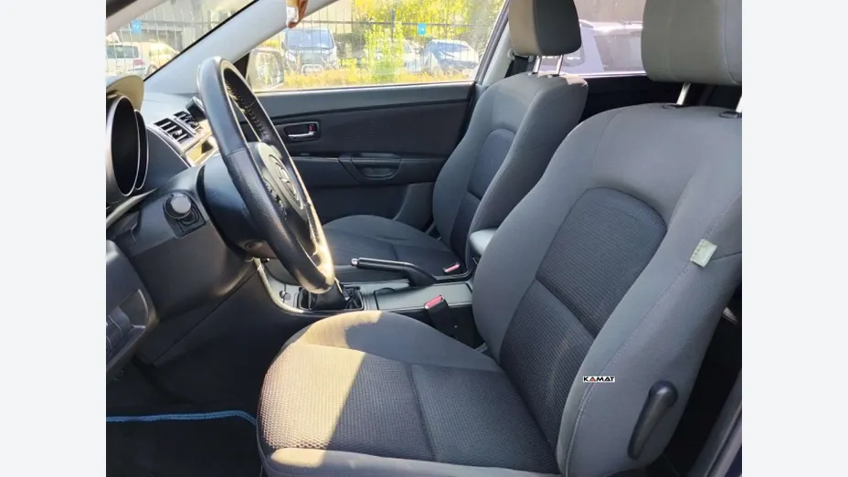 MAZDA 3 -