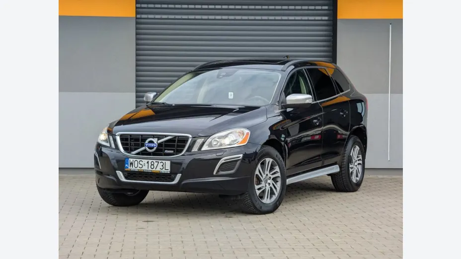 VOLVO XC60 -