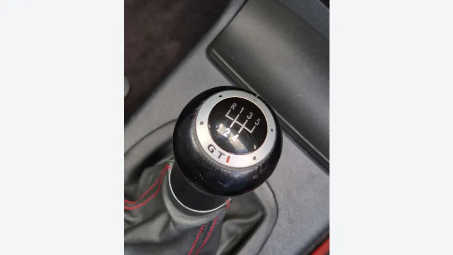 VOLKSWAGEN Polo -