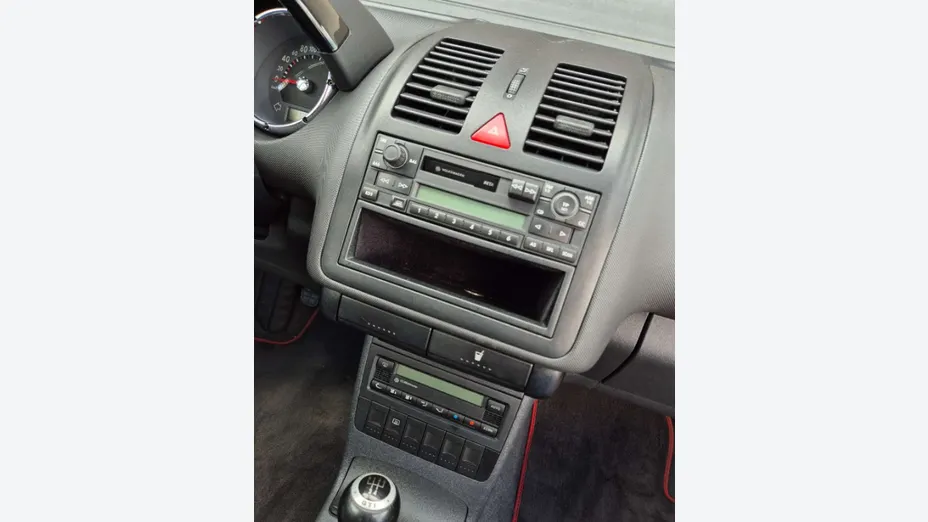 VOLKSWAGEN Polo -