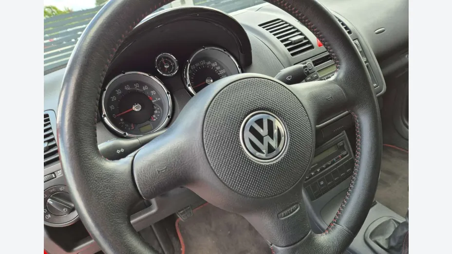 VOLKSWAGEN Polo -
