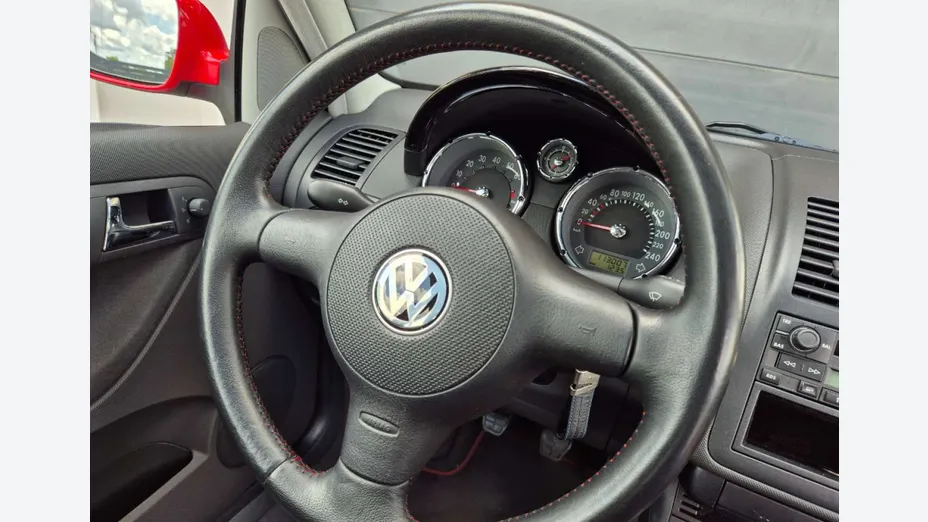 VOLKSWAGEN Polo -