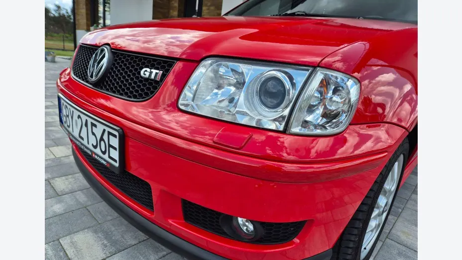 VOLKSWAGEN Polo -
