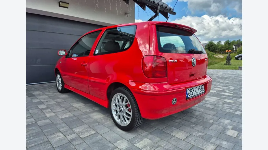 VOLKSWAGEN Polo -
