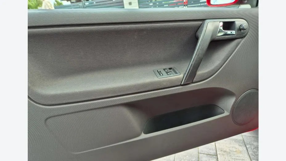 VOLKSWAGEN Polo -