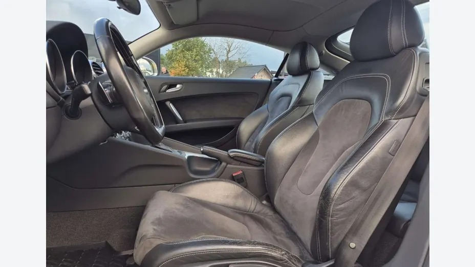 AUDI TT -