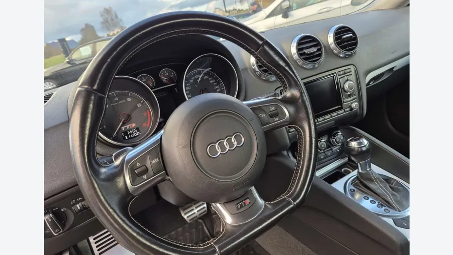 AUDI TT -