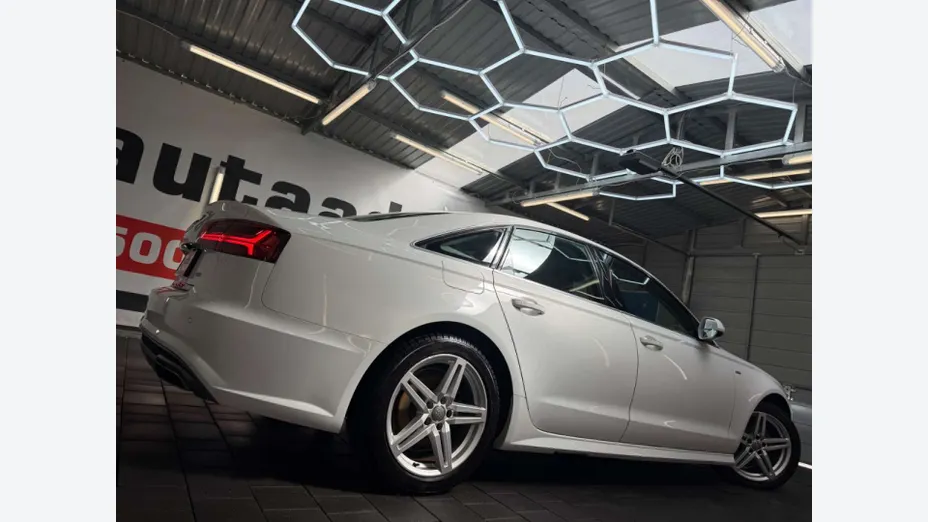 AUDI A6 -