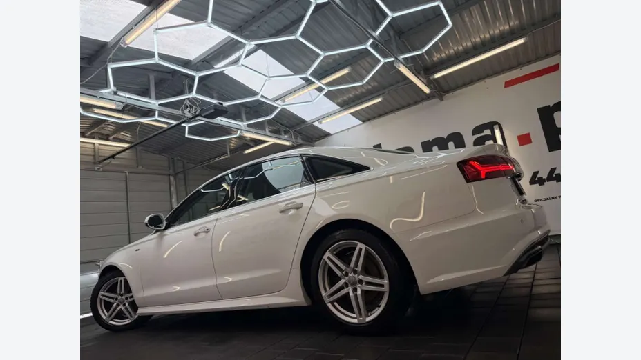 AUDI A6 -