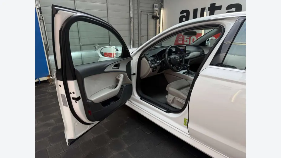 AUDI A6 -
