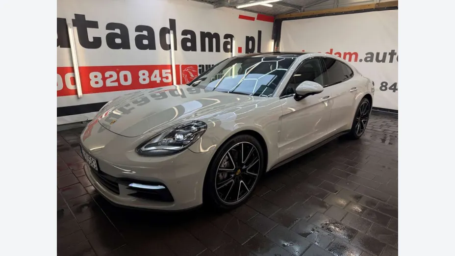 PORSCHE Panamera -