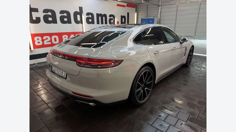 PORSCHE Panamera -
