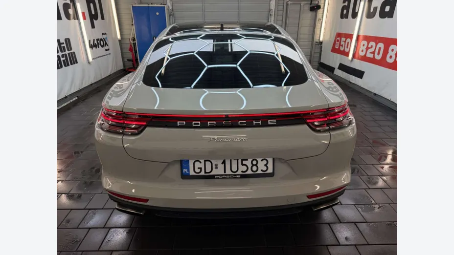 PORSCHE Panamera -