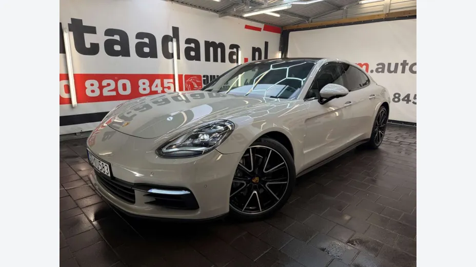 PORSCHE Panamera -