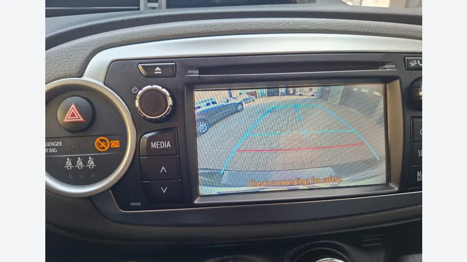 TOYOTA Yaris -