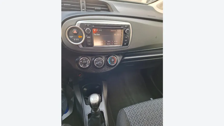 TOYOTA Yaris -