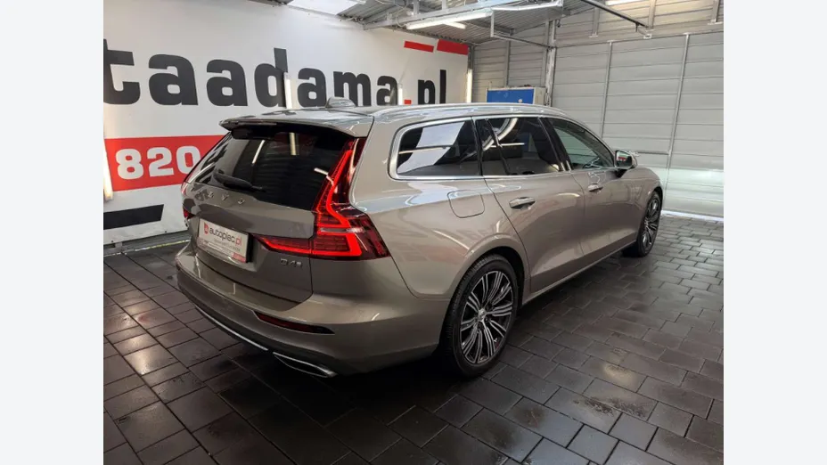 VOLVO V60 -