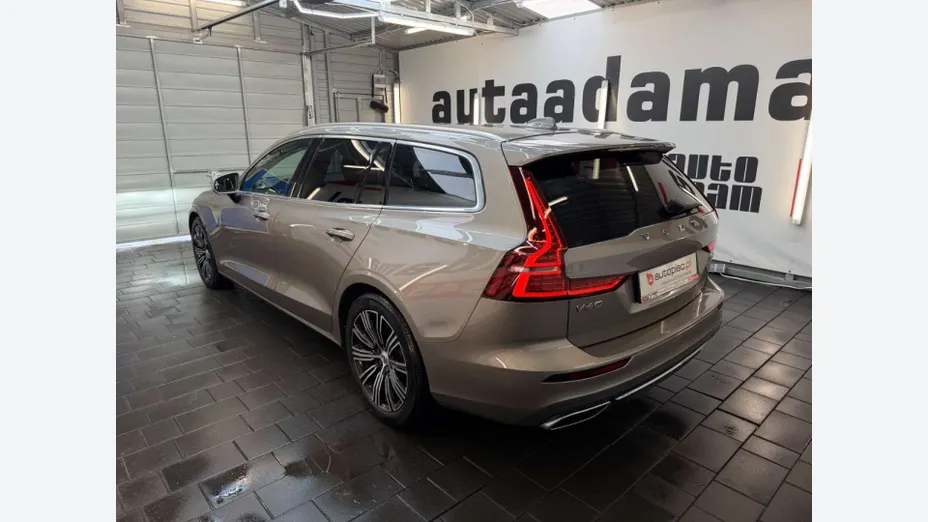 VOLVO V60 -